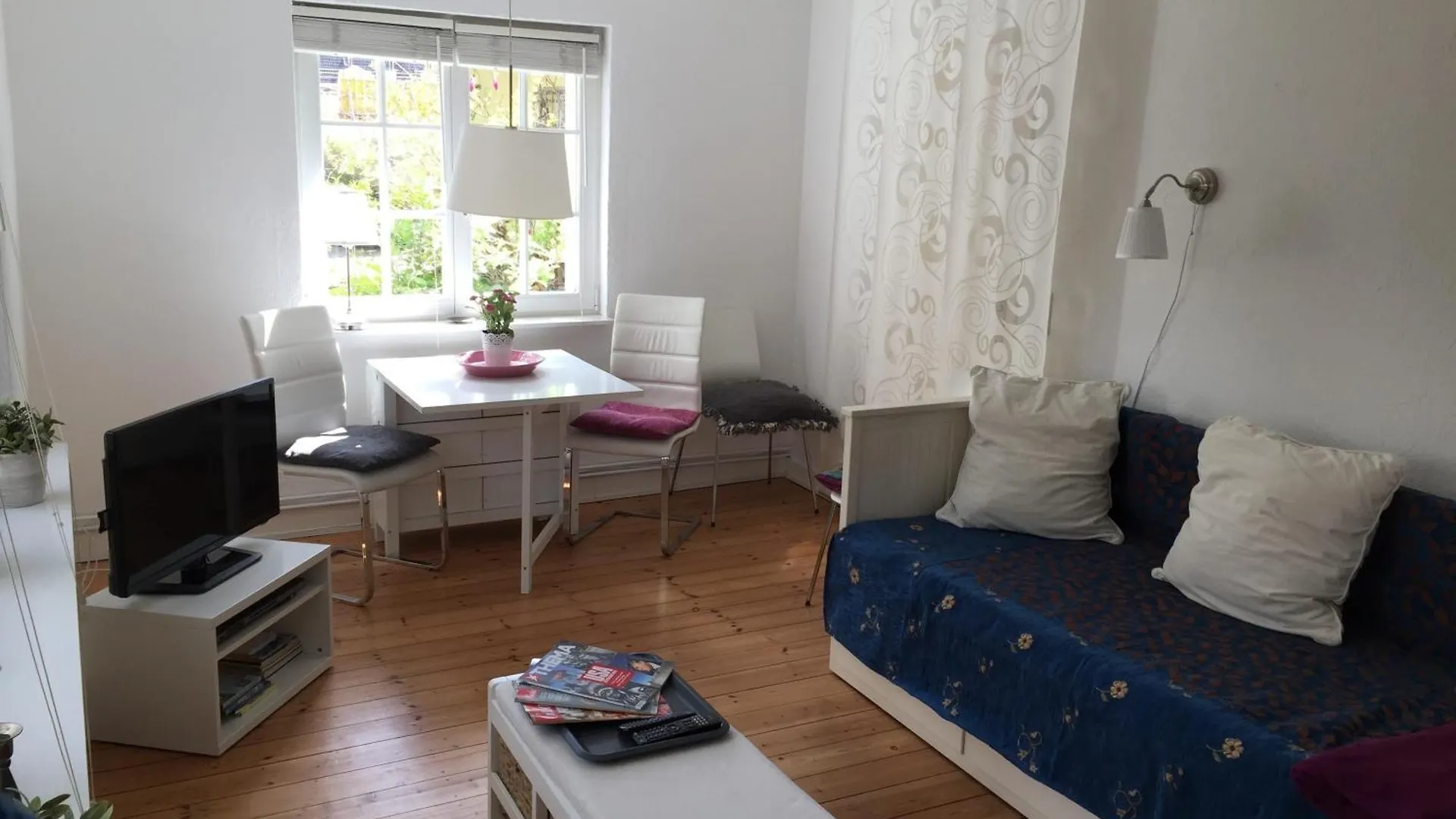 Apartment Base Hamburg 0*,